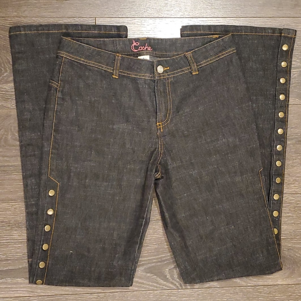 ❤CACHE SNAP DETAIL FLARE LEG JEANS, SIZE 6 (28)